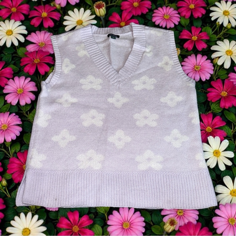 Wild Fable Light Purple V-Neck Sweater Vest (M)
